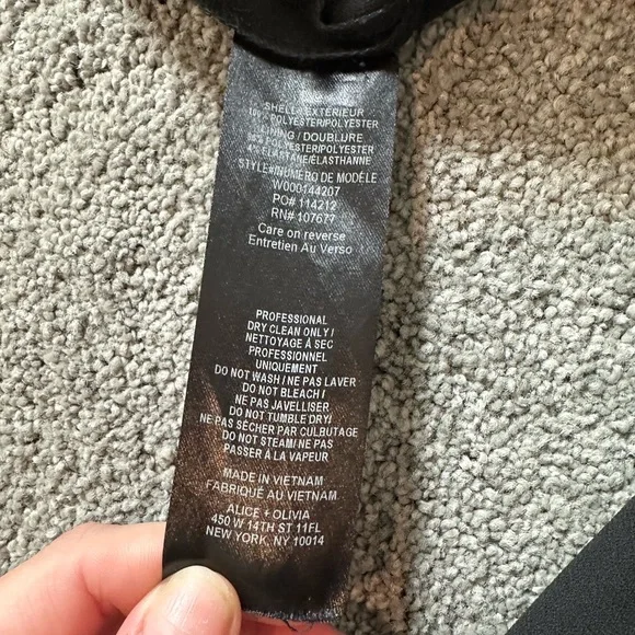 Alice + Olivia Mini Pleated shorts - Picture 2 of 8